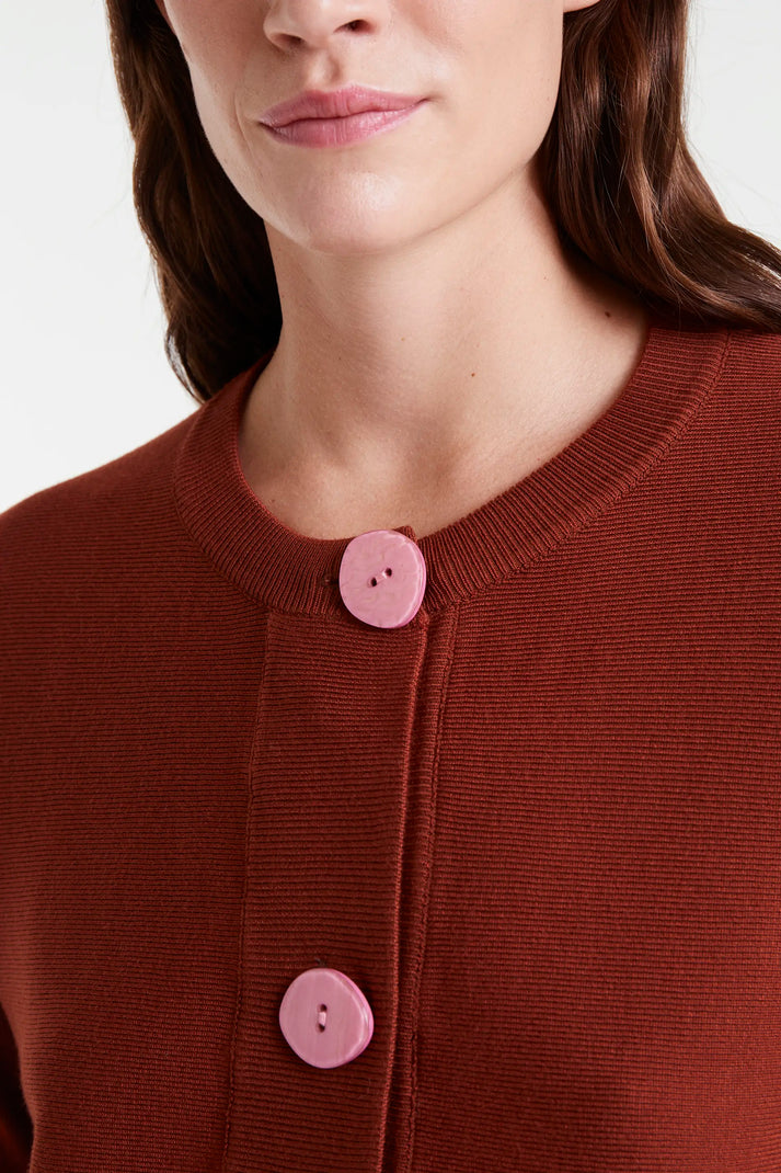 Cardigan lavorato a maglia confezionato marrone