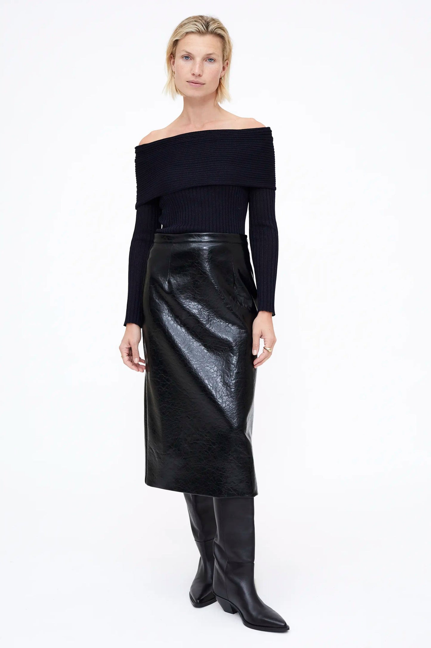 Top in maglia a coste con collo a barchetta