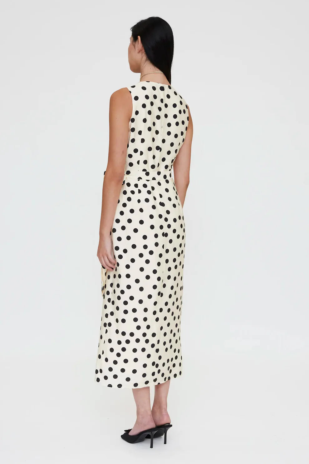 Abito midi con stampa a pois bianco e nero