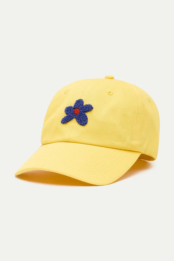 Berretto giallo con ricamo di fiori blu