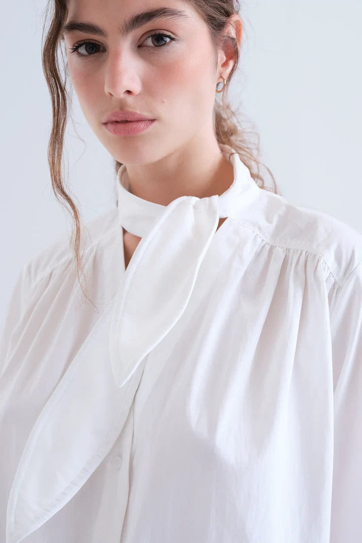 Camicia con allacciatura strutturata 100% cotone bianco