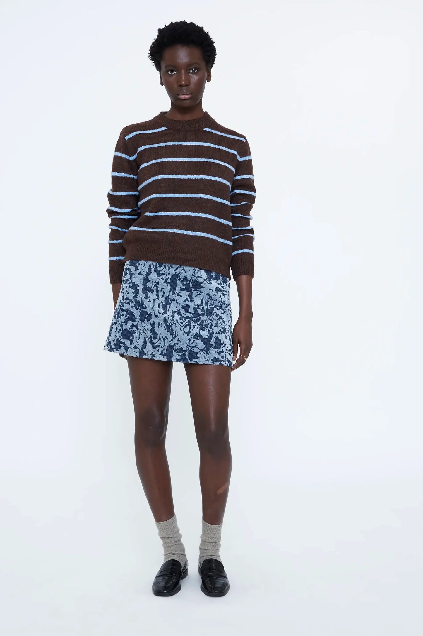 Maglia a righe marroni e blu