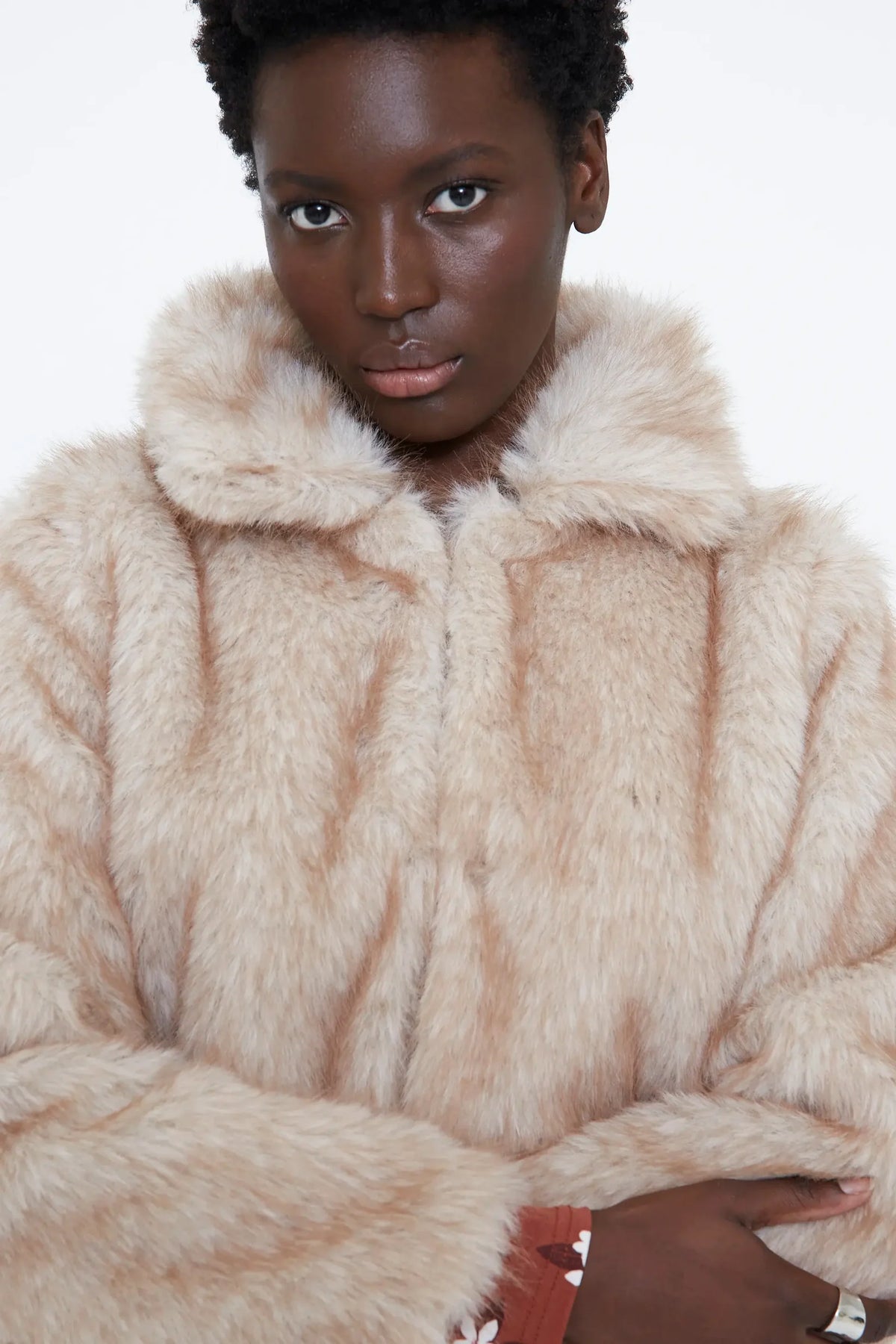 Cappotto corto effetto pelo beige