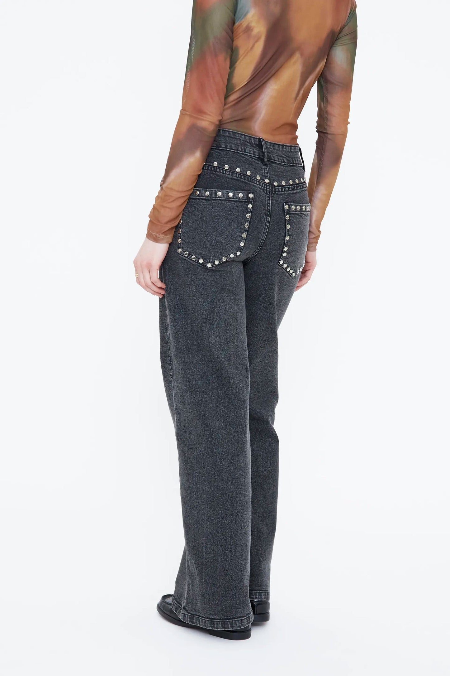 Jeans neri con applicazioni in tasca