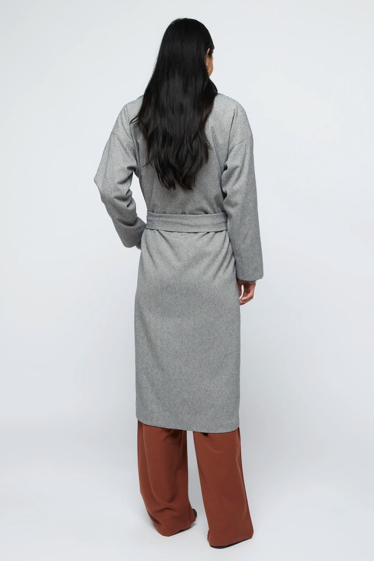 CAPPOTTO LUNGO GRIGIO A SPINA DI PESCE