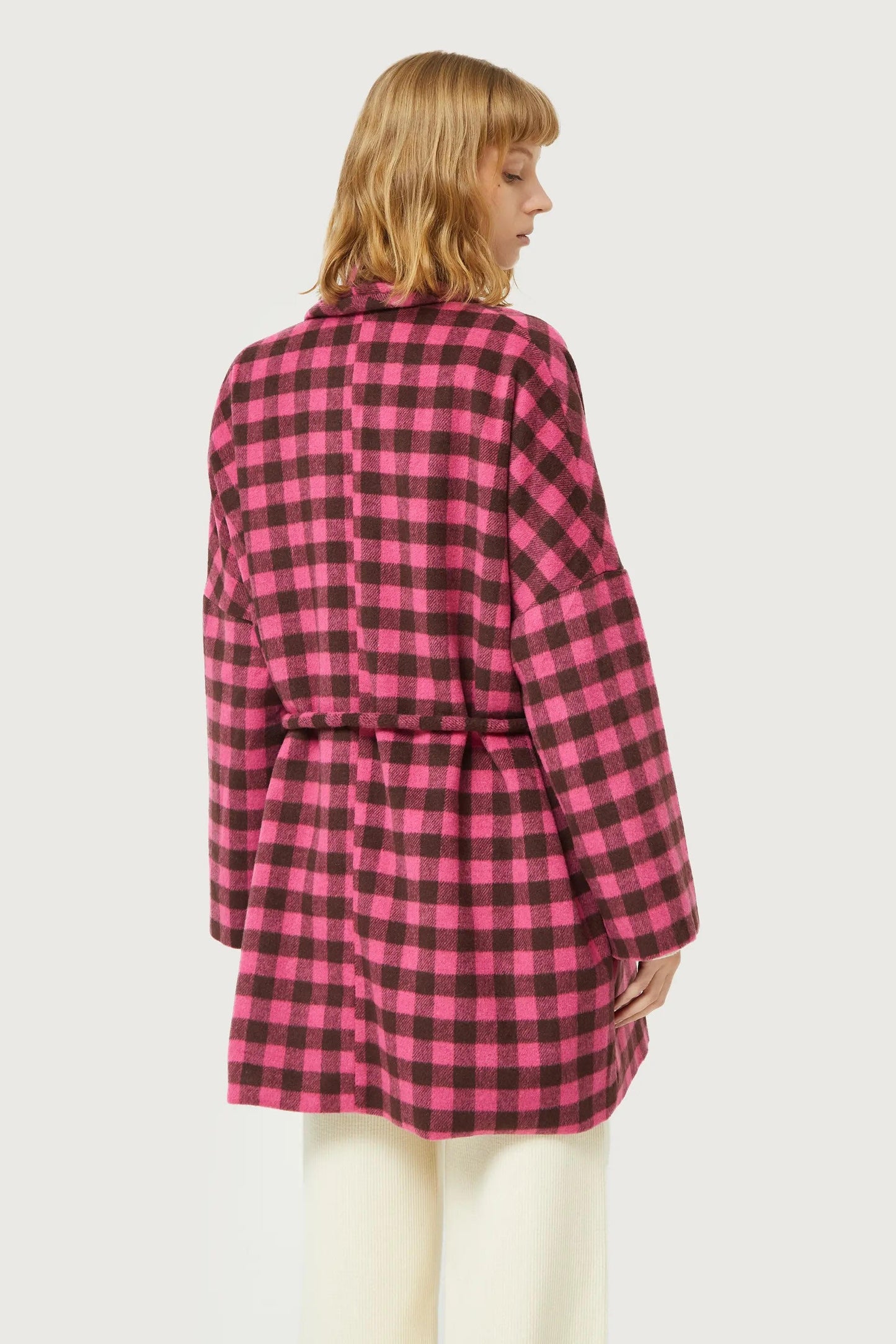 CAPPOTTO CORTO A QUADRI ROSA CON CINTURA