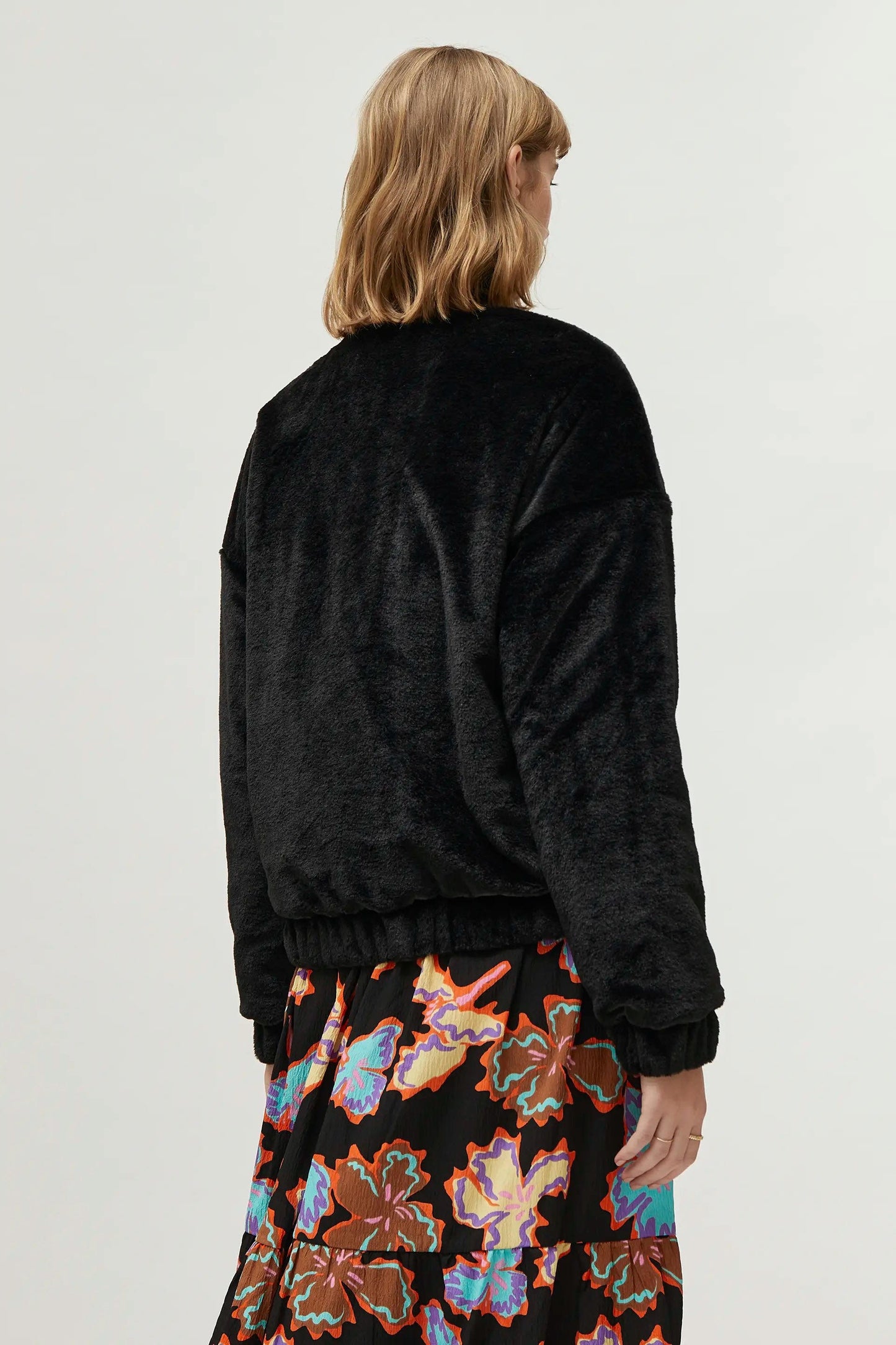 BOMBER NERO IN PELLICCIA SINTETICA