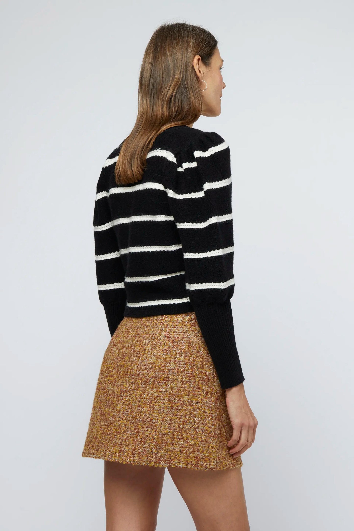 MAGLIONE NERO A RIGHE BIANCHE