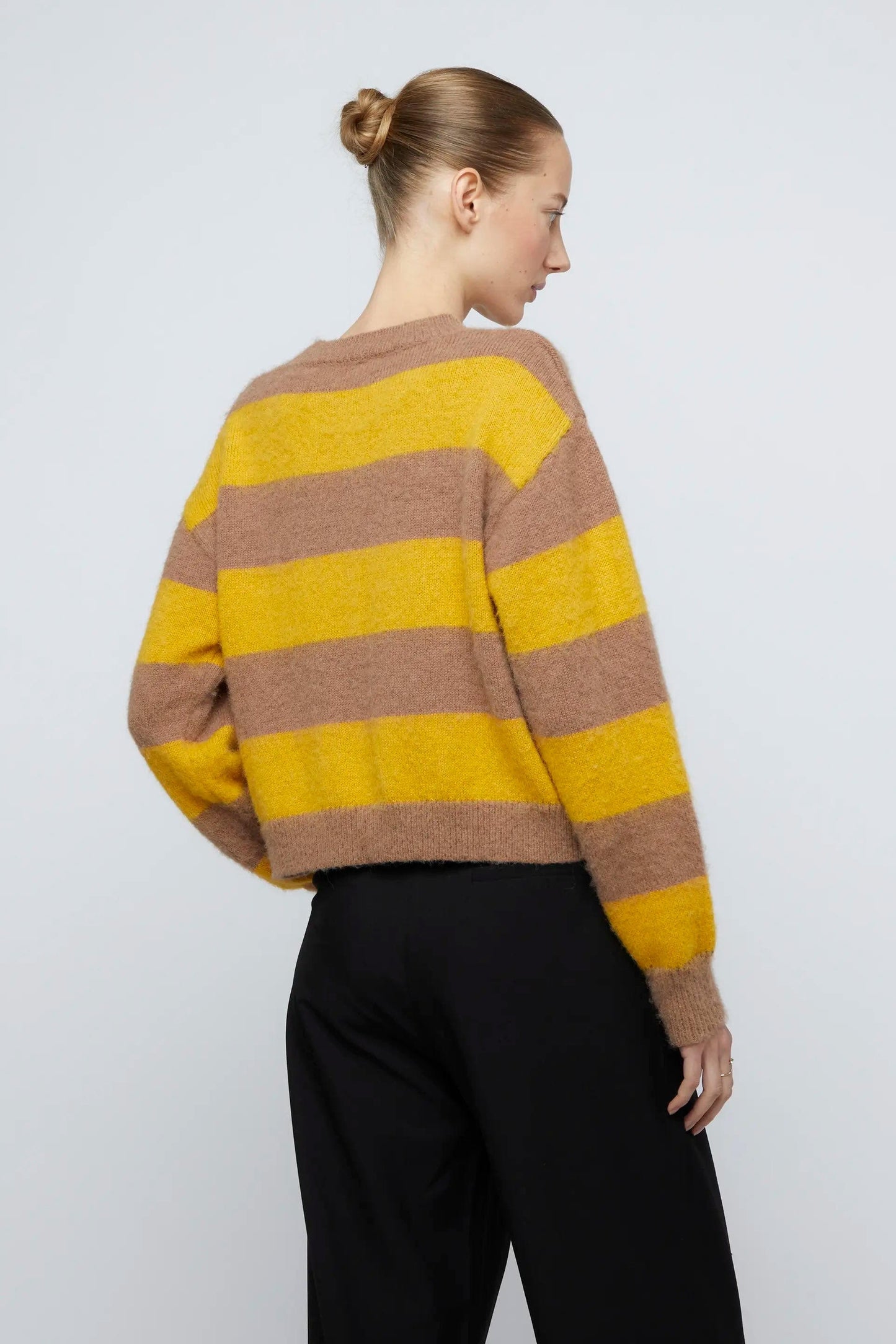 MAGLIONE CORTO A RIGHE BEIGE E GIALLE