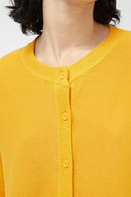 Carica l&#39;immagine nel visualizzatore di Gallery, Cardigan svasato in maglia giallo
