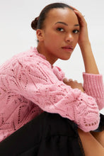 Carica l&#39;immagine nel visualizzatore di Gallery, Maglione rosa lavorato a maglia traforata
