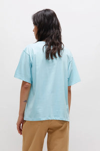 T-shirt blu con stampa frontale