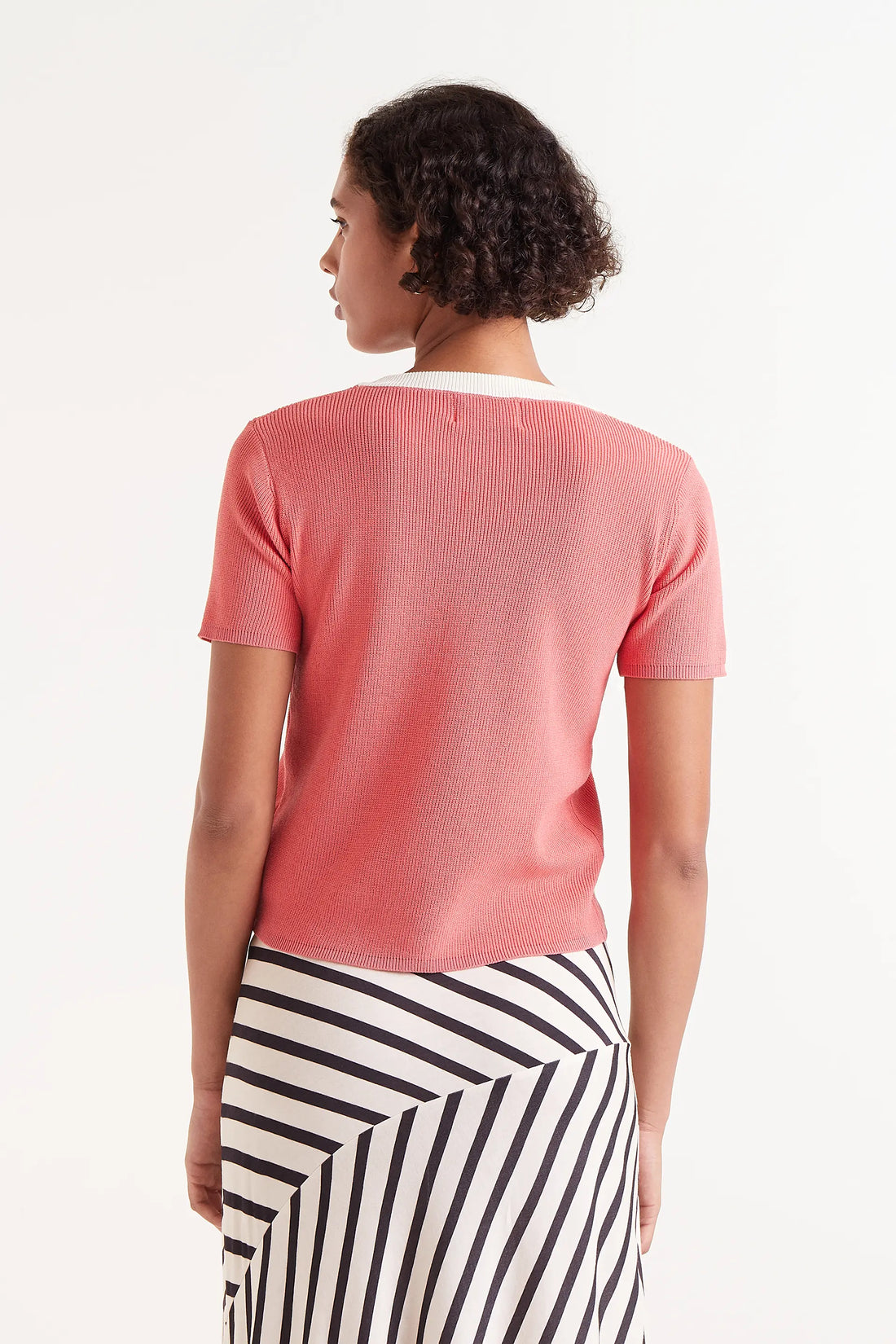Top in maglia rosa a maniche corte