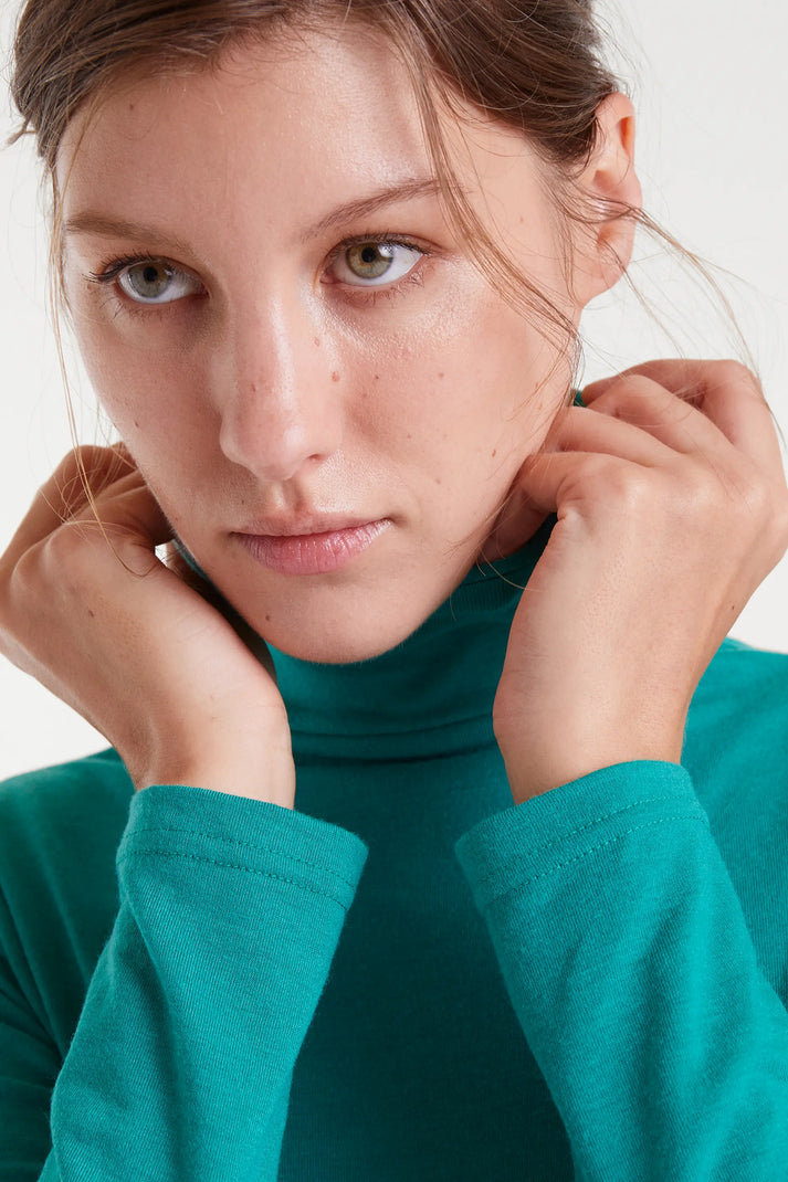 T-shirt a collo alto azzurra