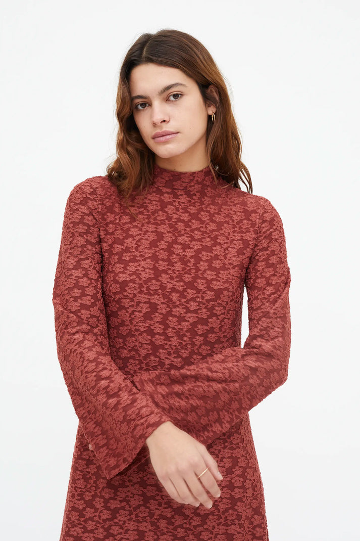 Abito lungo con pizzo floreale marrone
