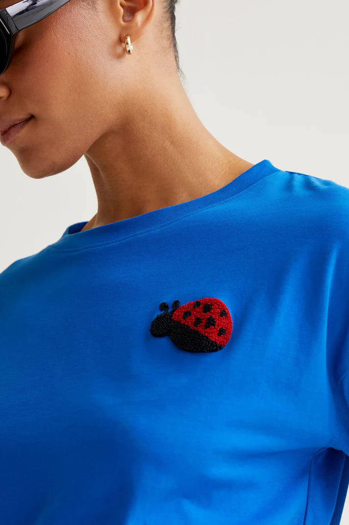T-shirt blu con ricamo Coccinelle