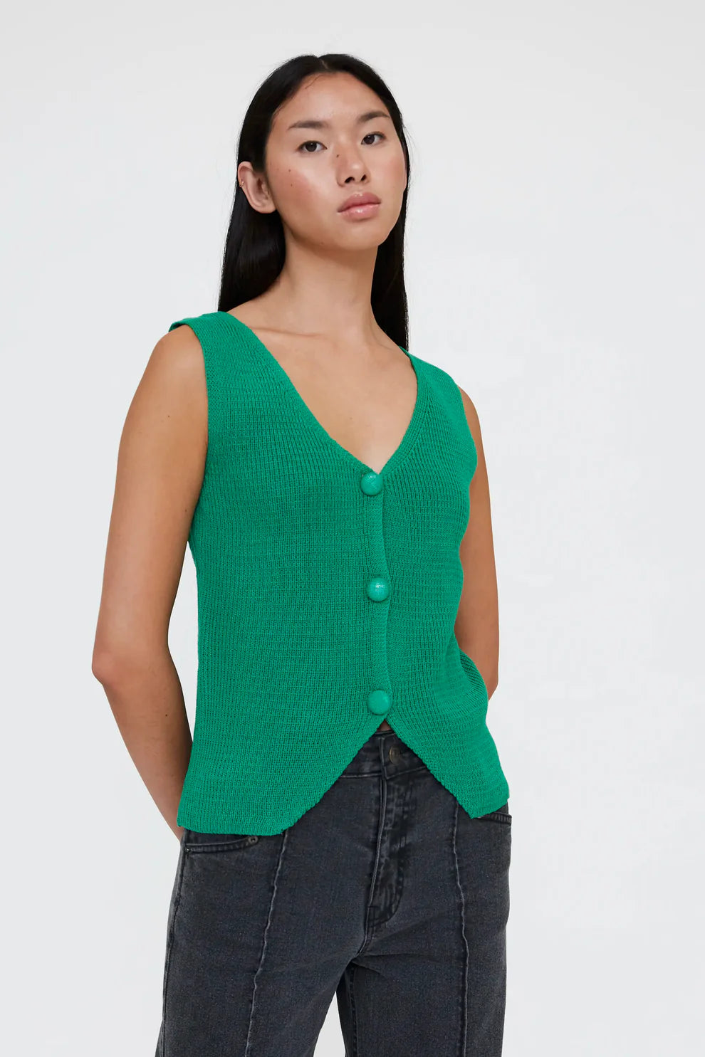 Top a maglia con bottoni verdi