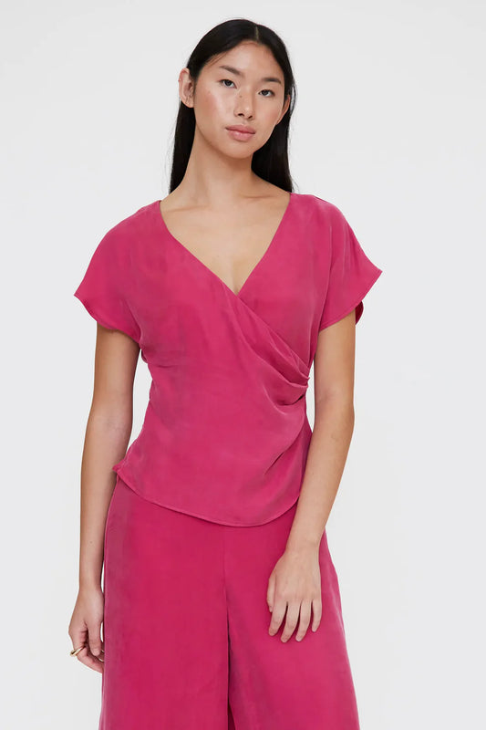 Top fucsia con scollo incrociato