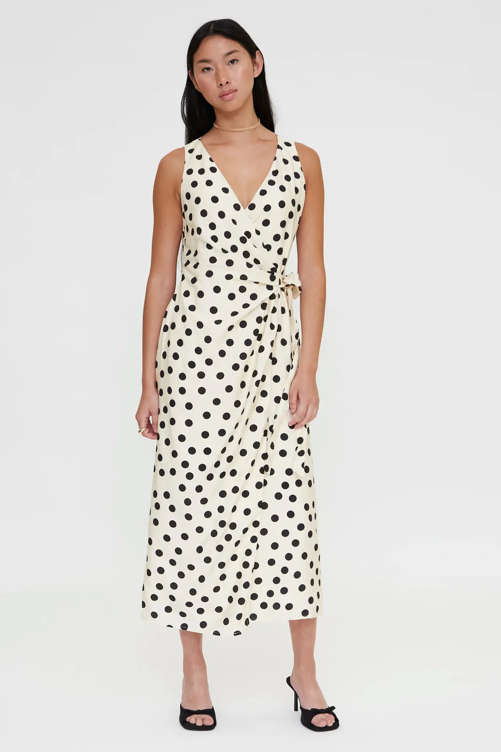 Abito midi con stampa a pois bianco e nero