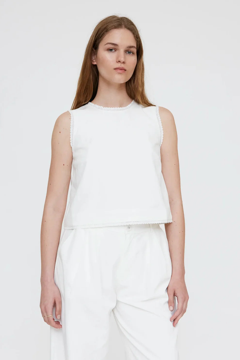 Top bianco con pizzo
