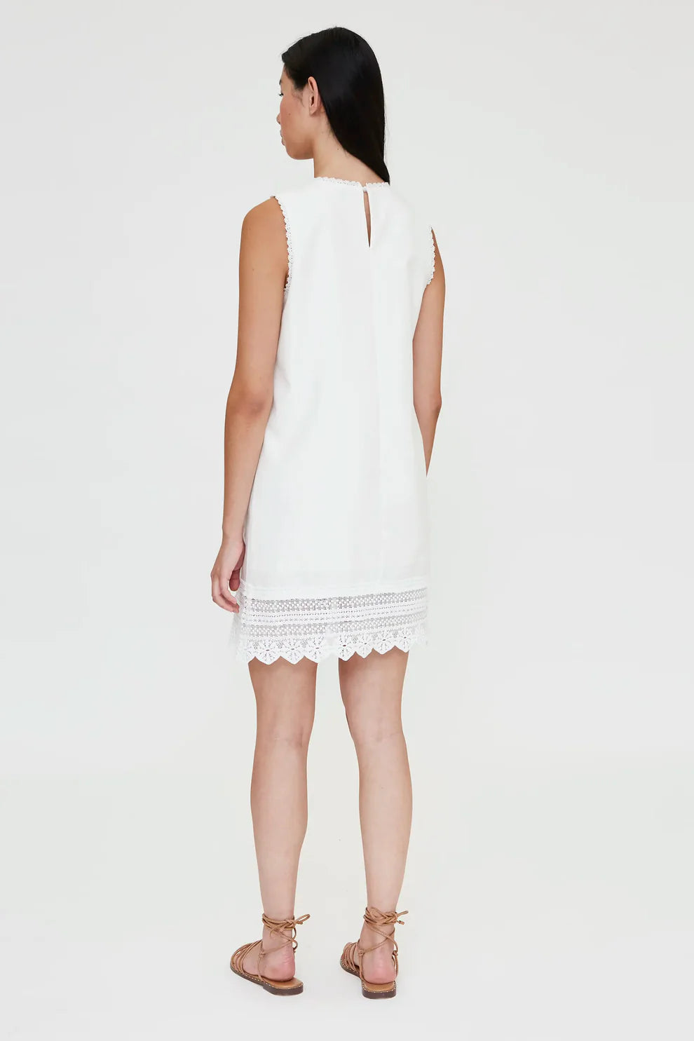 Abito corto bianco con pizzo