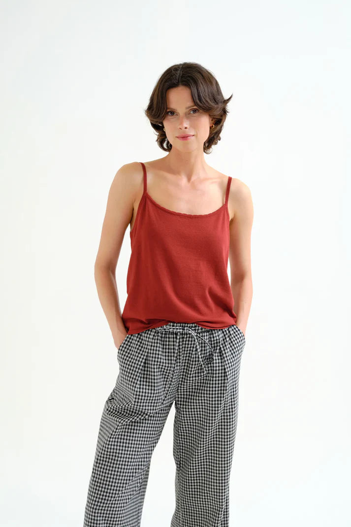 Top basic con bretelle marrone