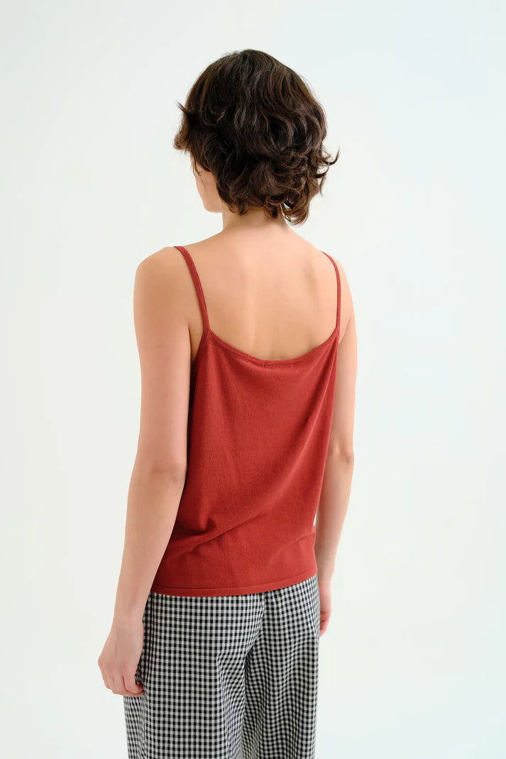 Top basic con bretelle marrone