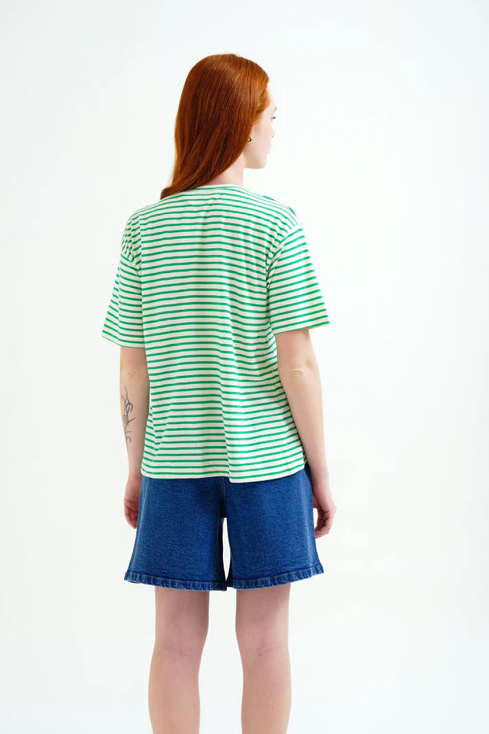 T-shirt con stampa a righe bianche e verde
