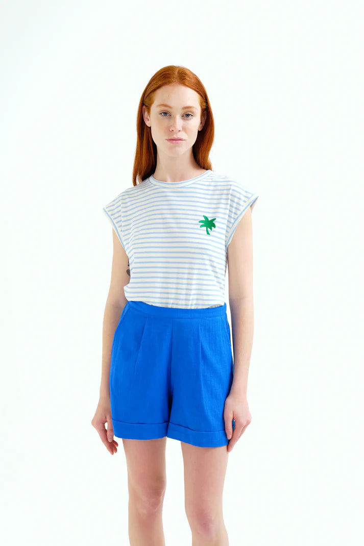 T-shirt con stampa a righe bianche e blu