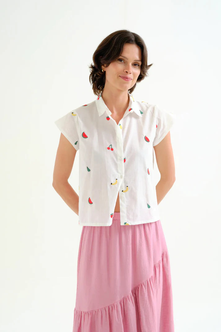 Camicia bianca 100% cotone con ricamo di Insalata di frutta