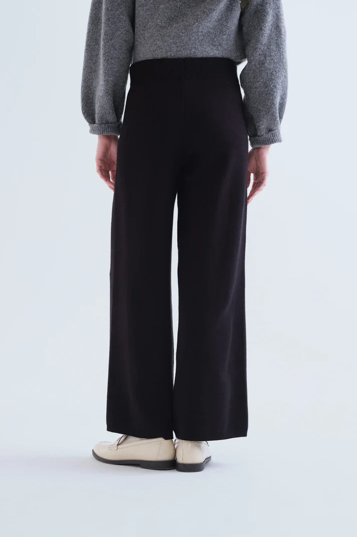Pantaloni basic in maglia nera