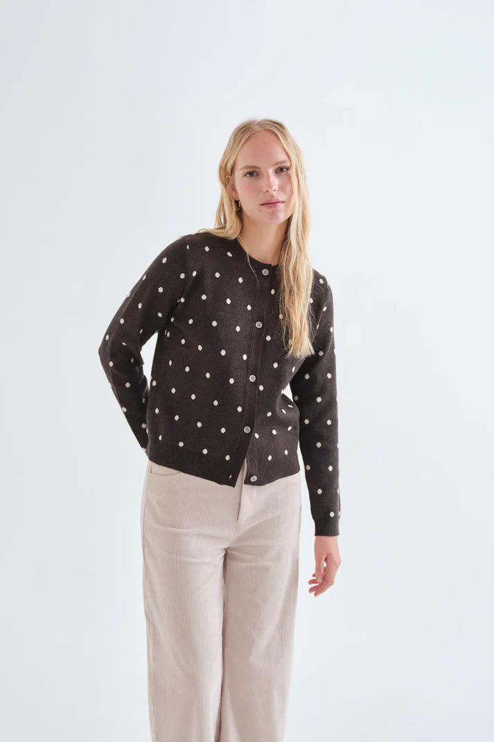 Cardigan marrone con stampa a pois bianchi piccoli