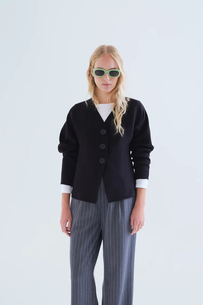 Cardigan nero con bottoni grandi