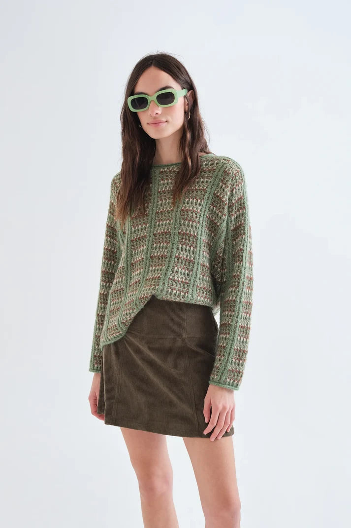 Maglione in maglia verde con dettagli ricamati