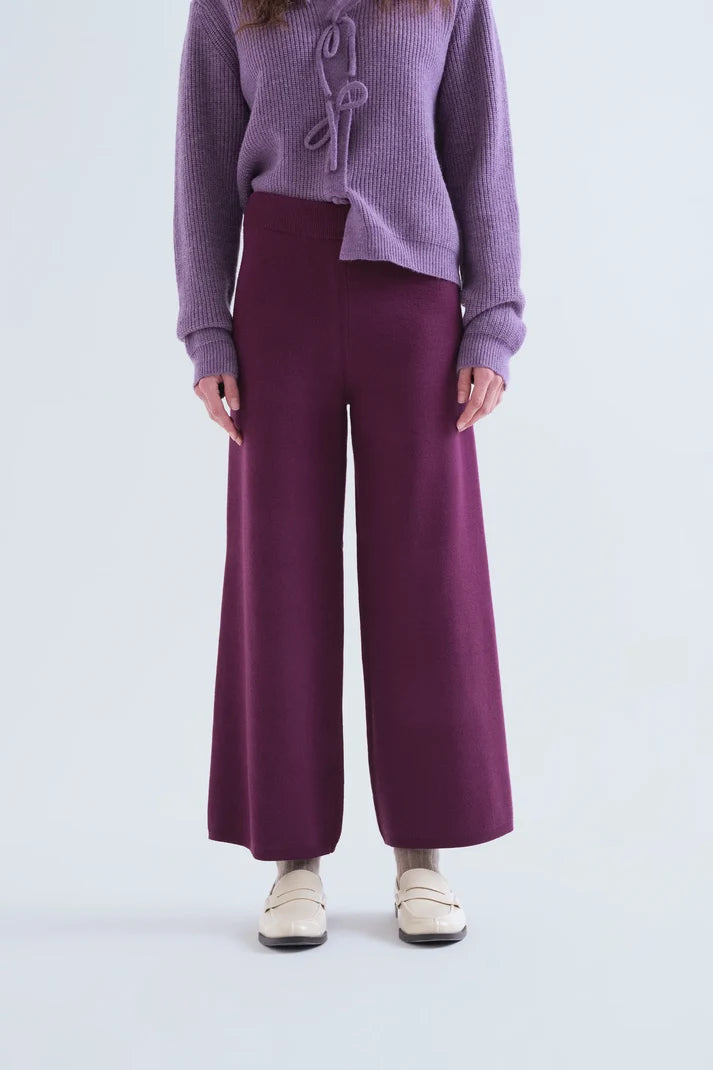 Pantaloni basici in maglia melanzana