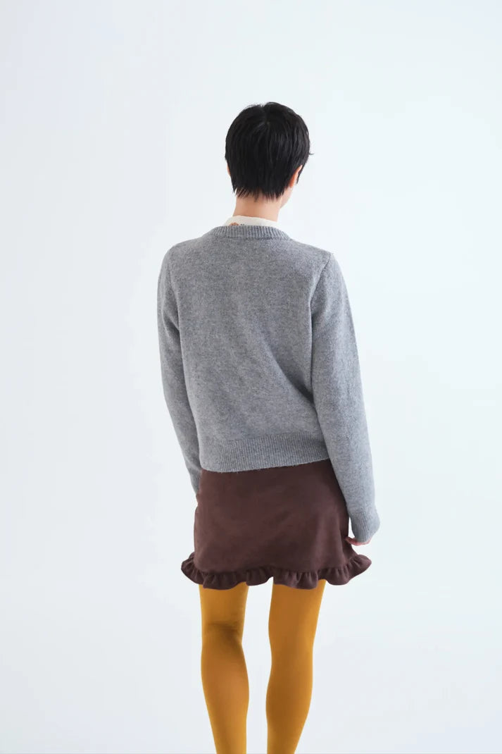 Cardigan grigio chiaro con bottoni neri