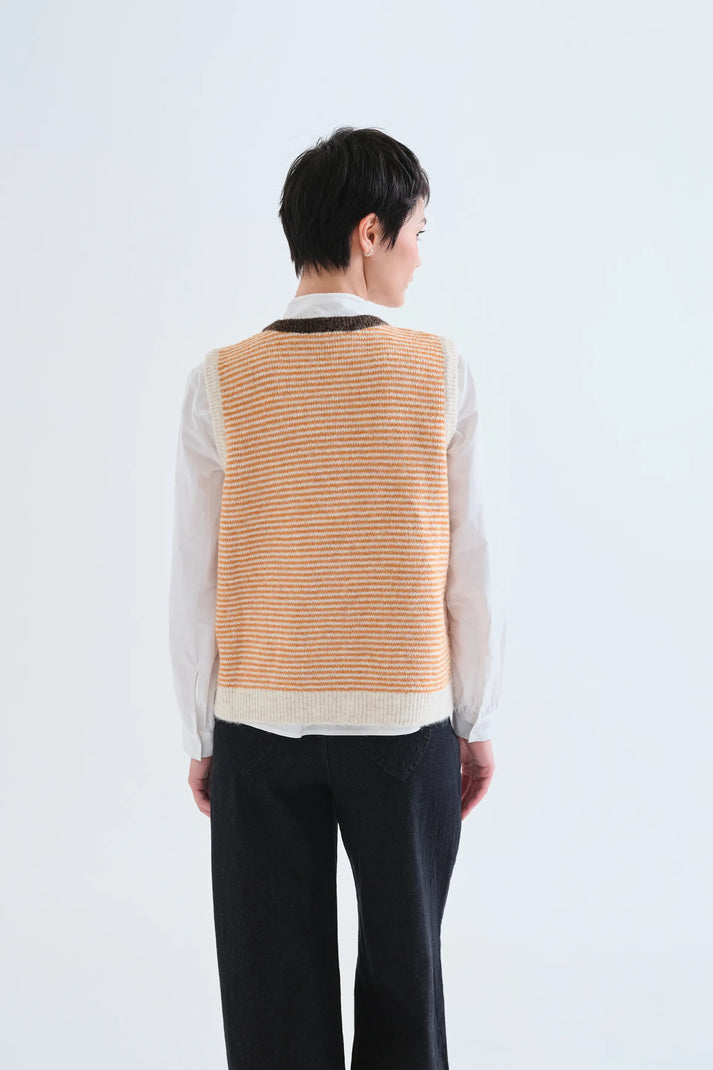 Gilet in maglia con stampa a righe arancioni e bianche