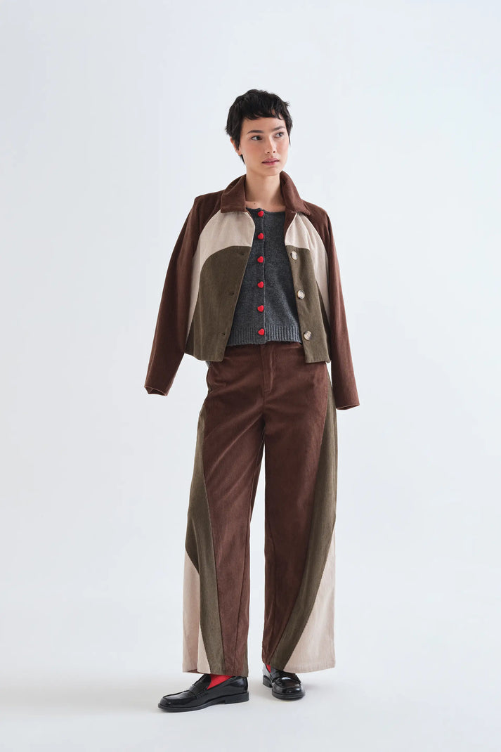 Cardigan grigio scuro con bottoni a cuore rosso