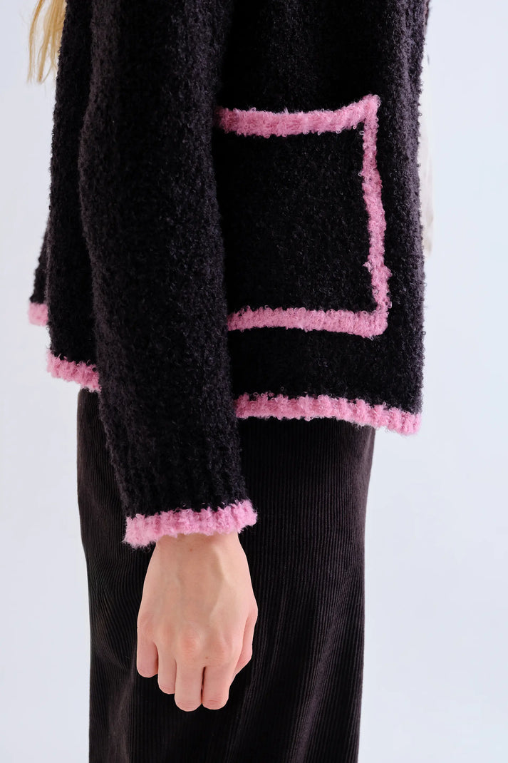 Cardigan nero con dettagli rosa