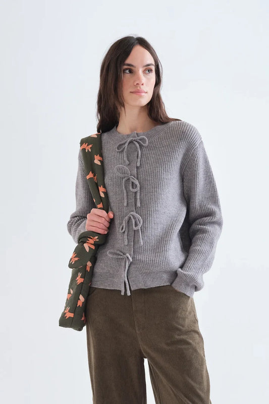 Cardigan lavorato a maglia con fiocchi grigi
