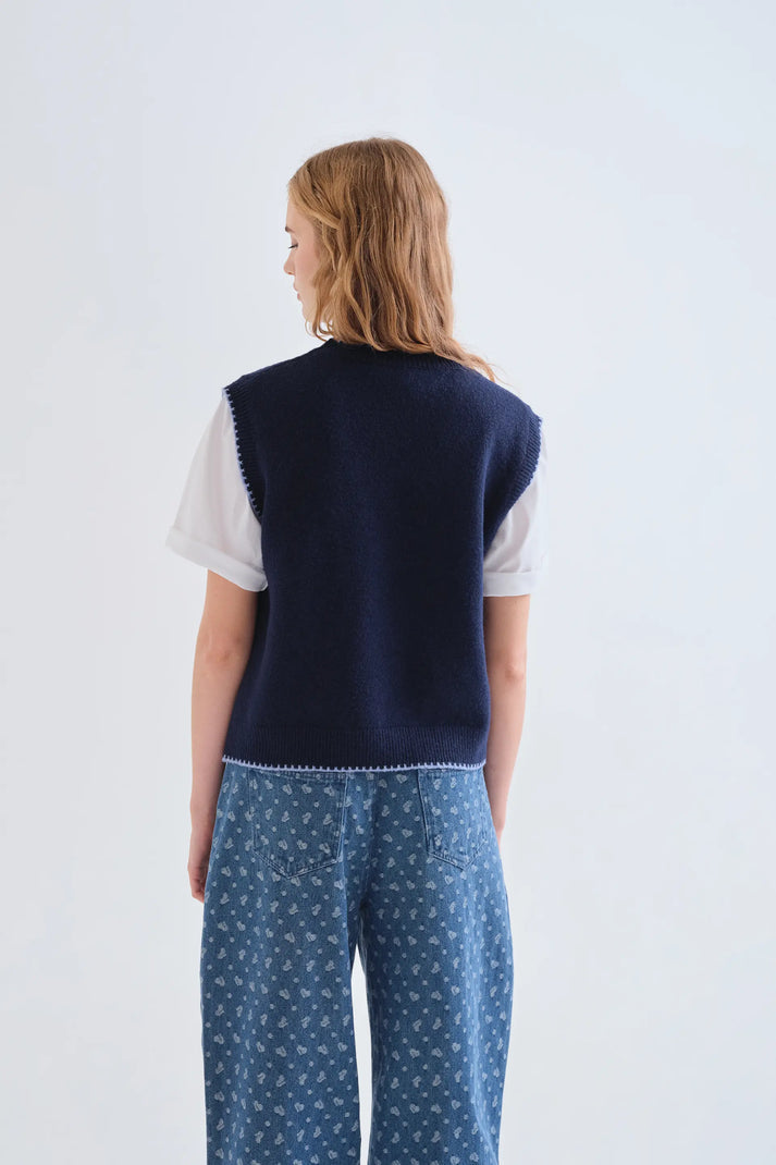 Gilet lavorato a maglia blu con dettagli ricamati floreali