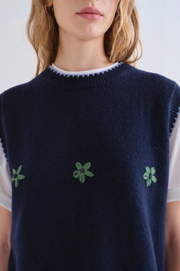 Gilet lavorato a maglia blu con dettagli ricamati floreali