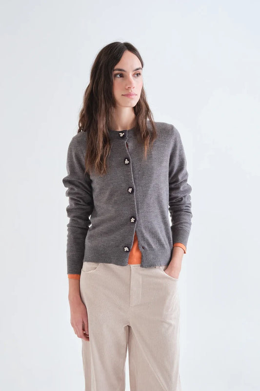 Cardigan grigio con bottoni neri floreali