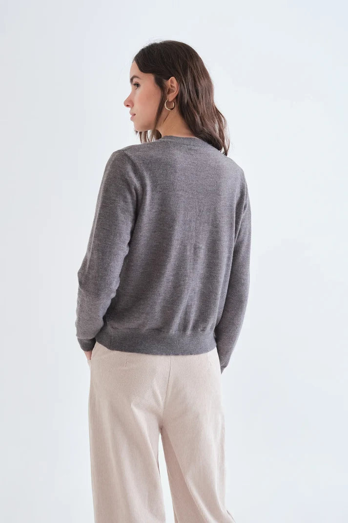 Cardigan grigio con bottoni neri floreali