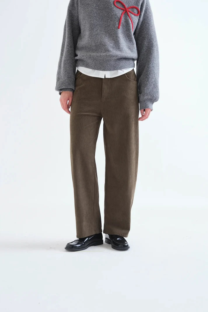 Pantaloni di velluto marrone scuro