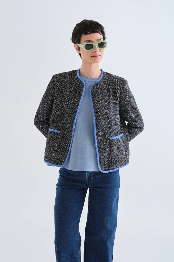 Giacca in tweed nera con dettagli azzurri