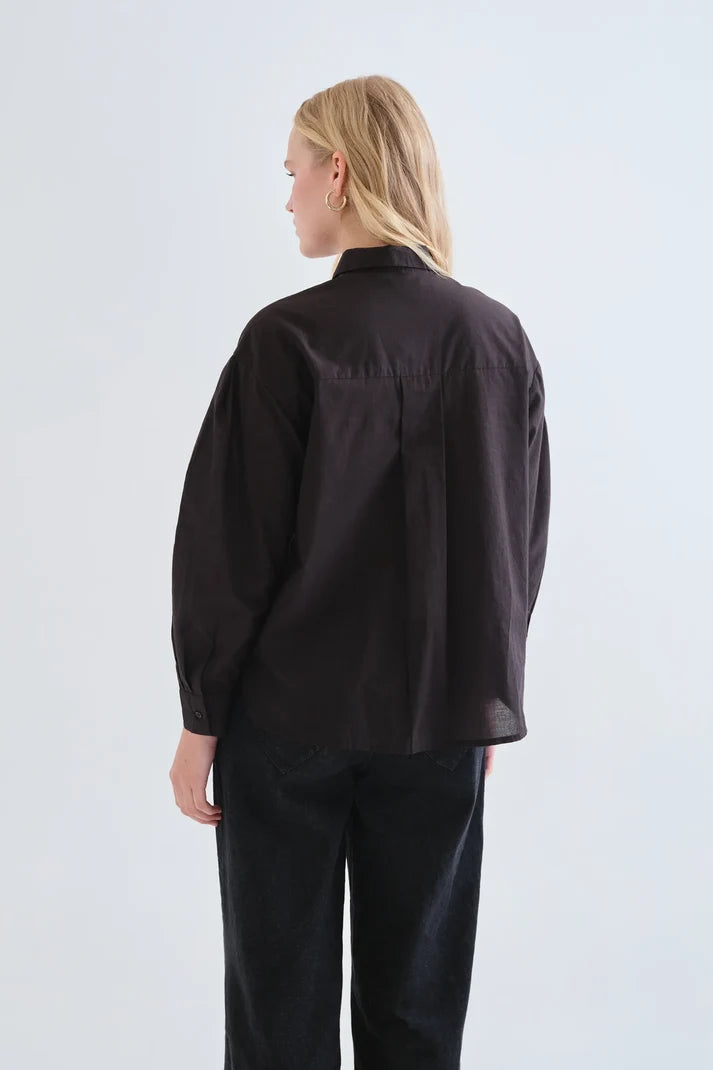 Camicia nera con ricamo floreale Neo Garden