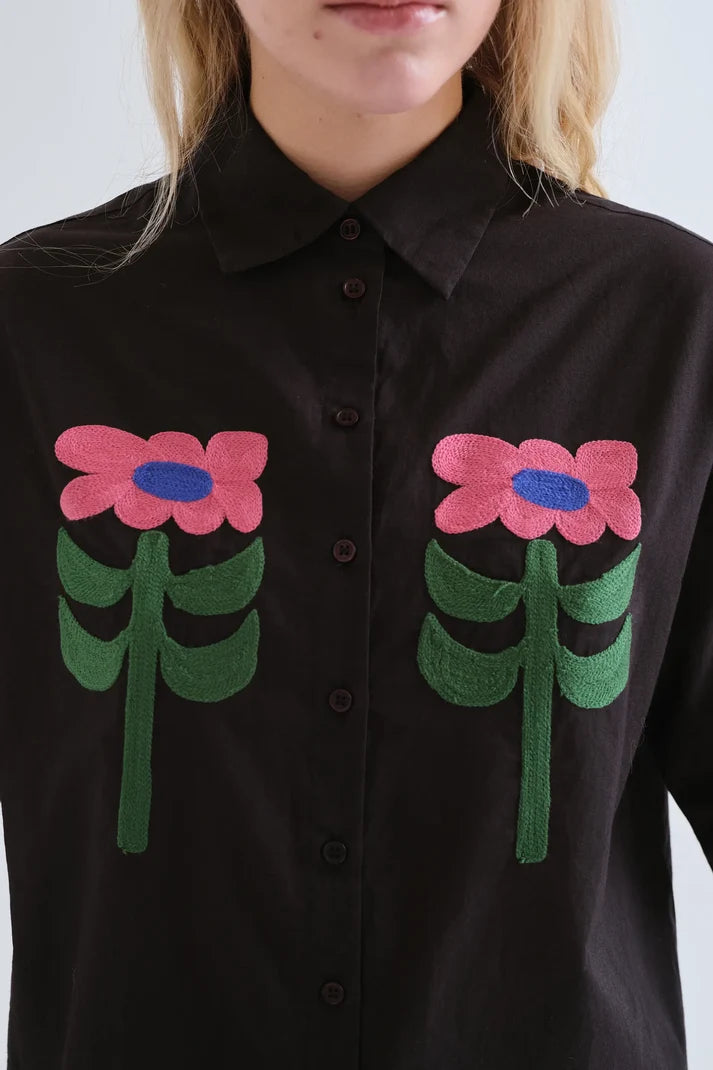 Camicia nera con ricamo floreale Neo Garden