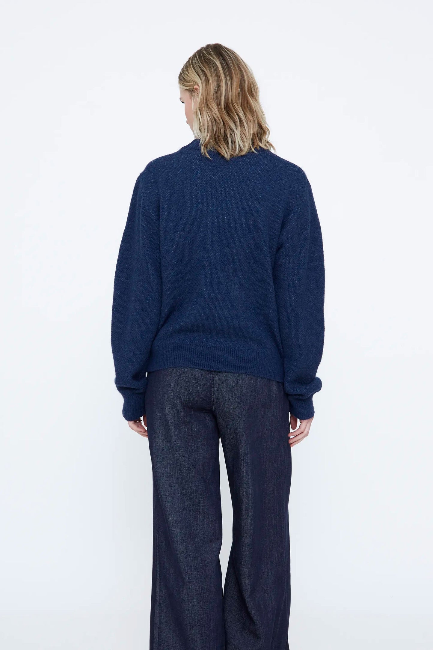 Maglione blu navy con stampa floreale blu