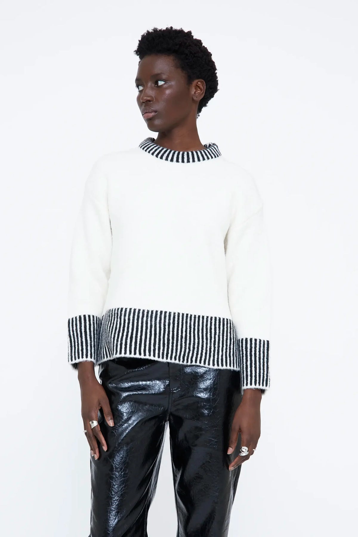 Maglia con stampa geometrica nera